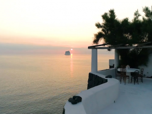 Una Propiedad de Lionard Luxury Real Estate